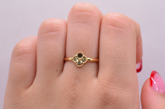 Anillo TREBOL DIAMANTADO / 0.93 Gr / Talla 6 1/2 / Oro amarillo 18k