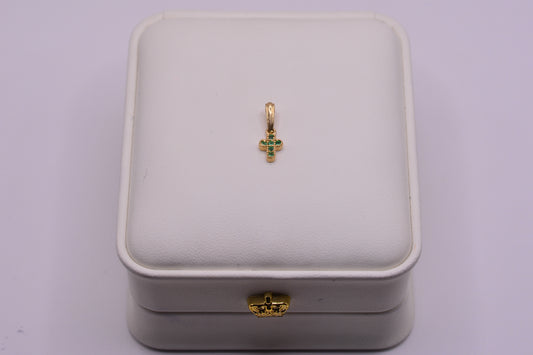 Dije Cruz esmeraldas 6 piedras / 0,62 Gr / 1 Cm / Oro amarillo 18k