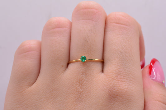 Anillo Esmeralda / 0.84 Gr / Talla 8 / Oro amarillo 18k
