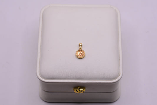 Dije LETRA M / 0.41 Gr / 1.5 Cm / Oro amarillo 18k