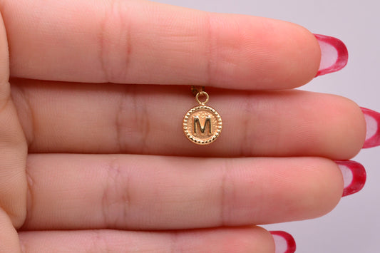 Dije LETRA M / 0.41 Gr / 1.5 Cm / Oro amarillo 18k
