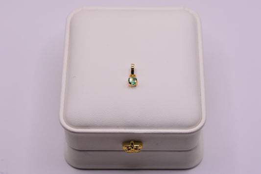 Dije Esmeralda redondo / 0.39 Gr / 1 Cm / Oro amarillo 18k