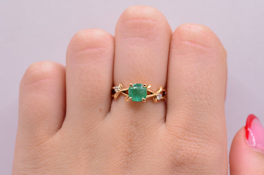 Anillo Esmeralda / 2.87 Gr / Talla 6 / Oro amarillo 18k