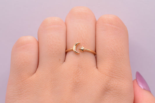 Anillo Sol y luna / 1.42 Gr / Talla 6 / Oro amarillo 18k