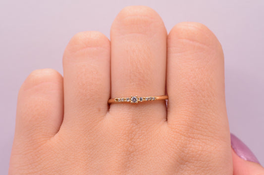 Anillo Circones whites / 1.74 Gr / Talla 8 / Oro amarillo 18k