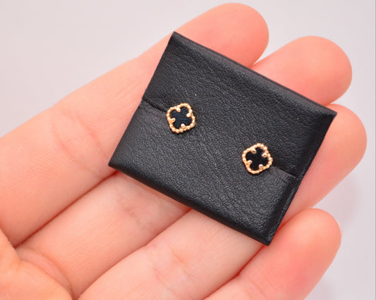 Topos Trebol negro diamantado / 1.09 Gr / Oro amarillo 18k
