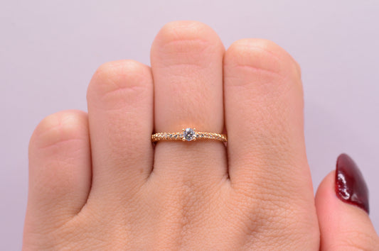 Anillo solitario / 1.97 Gr / Talla 5 1/2 / Oro amarillo 18k