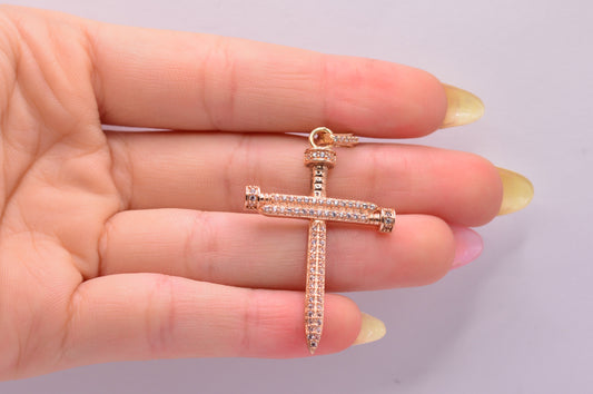 Dije Cruz clavo / 5.58 Gr / 5 Cm / Oro rosa 18k