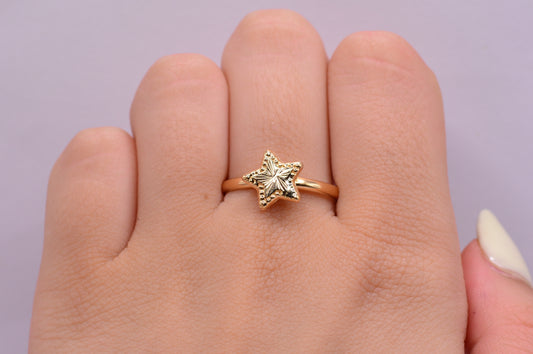 Anillo Estrella diamantada / 1.16 Gr / Talla 9 / Oro amarillo 18k