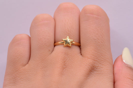 Anillo Estrella diamantada / 0.85 Gr / Talla 6 1/2 / Oro amarillo 18k