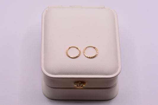 Candonga Plana diamantada / 0.59 Gr / 1.3 Cm / Oro amarillo 18k