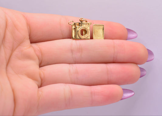 Dije Camara / 3.23 Gr / 1.8 Cm / Oro amarillo 18k