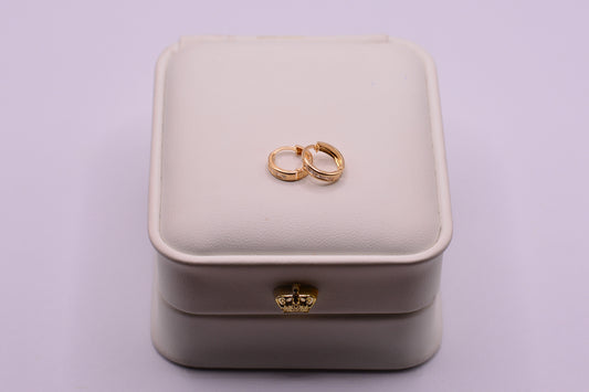 Candonga Circones blancos / 0.82 Gr / 1 Cm / Oro amarillo 18k