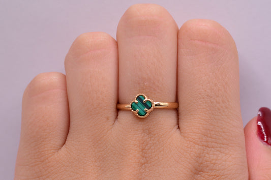 Anillo Trebol verde / 1.17 Gr / Talla 7 / Oro amarillo 18k
