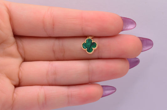 Dije Trebol verde diamantado / 0.79 Gr / 1.5 Cm / Oro amarillo 18k / It