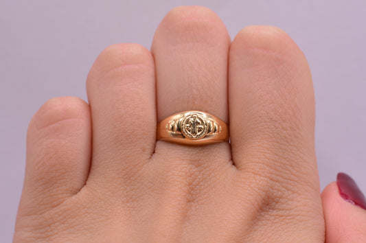 Anillo San Benito / 1.70 Gr / Talla 7 1/2 / Oro amarillo 18k