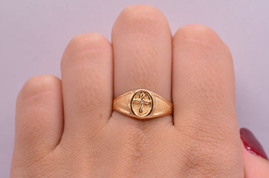 Anillo Cruz arenada / 1.61 Gr / Talla 9 / Oro amarillo 18k