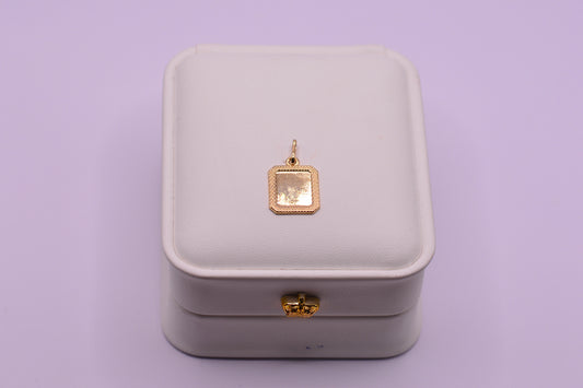 Dije Placa diamantada / 0.78 Gr / 2.3 Cm / Oro amarillo 18k