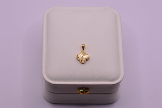 Dije Trebol diamantado / 0.58 Gr / 1.8 Cm / Oro amarillo 18k