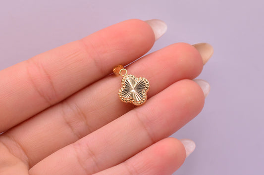Dije Trebol diamantado / 0.58 Gr / 1.8 Cm / Oro amarillo 18k