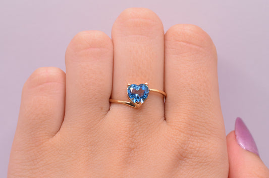 Anillo Topacio london blue / 1.89 Gr / Talla 7 1/2 / Oro amarillo 18k