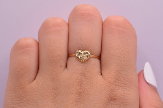 Anillo Corazon centro diamantado / 0.51 Gr / Talla 6 / Oro amarillo 18k