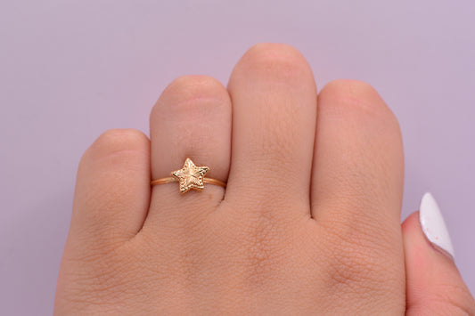 Anillo Estrella centro diamantada / 0.44 Gr / Talla 6 1/2 / Oro amarillo 18k