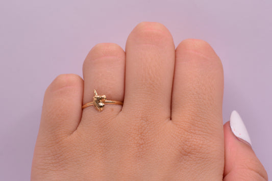 Anillo Unicornio / 0.49 Gr / Talla 6 / Oro amarillo 18k