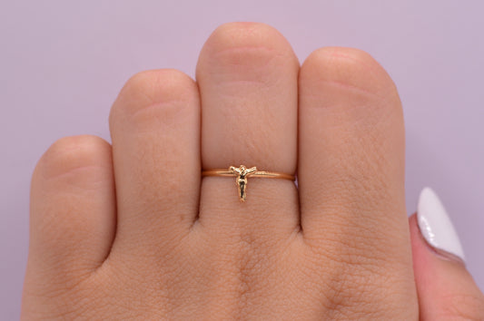 Anillo Cristo silueta / 0.39 Gr / Talla 7 / Oro amarillo 18k