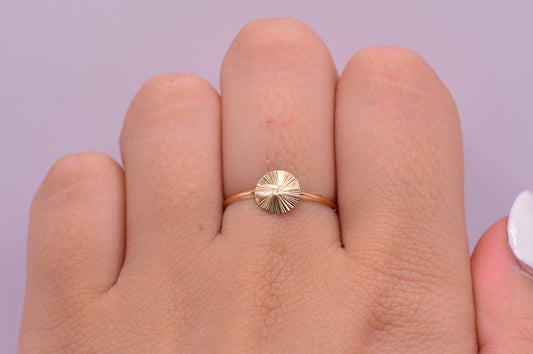 Anillo Circulo diamantado / 0.38 Gr / Talla 5 1/2 / Oro amarillo 18k