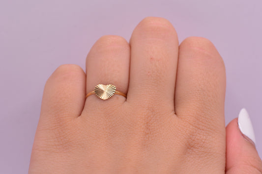Anillo Corazon diamantado / 0.46 Gr / Talla 5 1/2 / Oro amarillo 18k