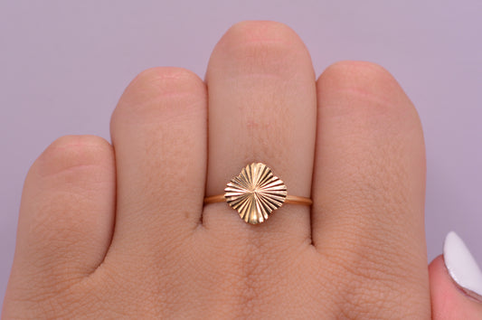 Anillo Trebol diamantado / 0.51 Gr / Talla 6 1/2 / Oro amarillo 18k