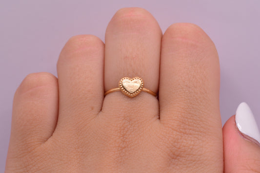 Anillo Corazon centro liso / 0.57 Gr / Talla 7 / Oro amarillo 18k