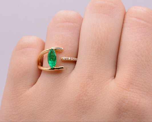 Anillo Esmeralda marquiz / 3,19 Gr / Talla 7 1/2 / Oro amarillo 18k