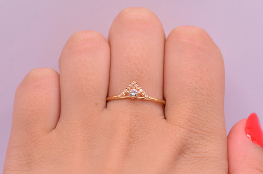 Anillo Circones V / 1.37 Gr / Talla 9 1/2 / Oro amarillo 18k