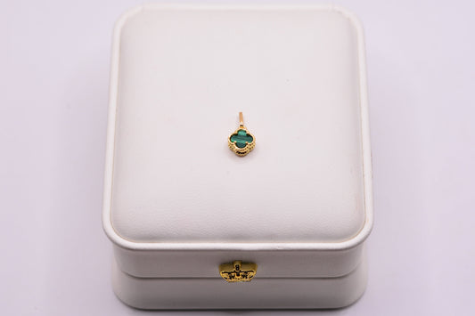 Dije Trebol verde diamantado / 0.71 Gr / 1,5 Cm / Oro amarillo 18k