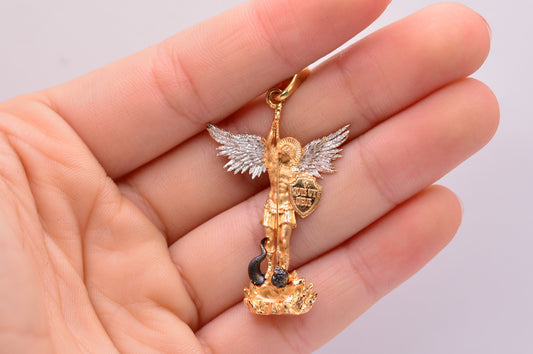 Dije San miguel arcangel / 7,26 Gr / 4,1 Cm / Oro amarillo 18k