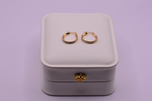 Candonga Circones blancos / 1.53 Gr / 1.5 Cm / Oro amarillo 18k