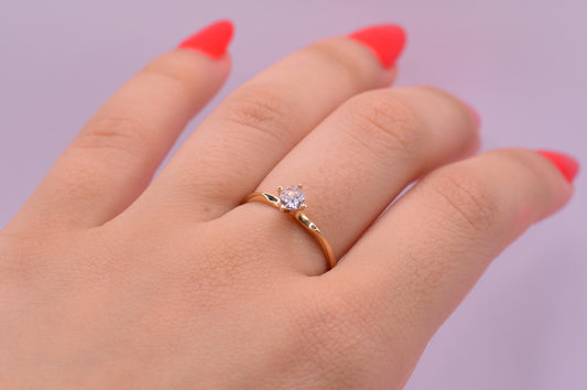Anillo Lara / 1.39 Gr / Talla 7 1/2 / Oro amarillo 18k