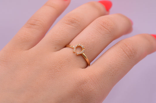 Anillo Herradura caballo / 1.46 Gr / Talla 7 1/2 / Oro amarillo 18k