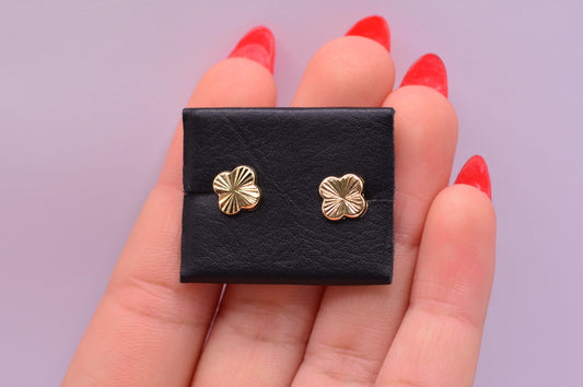 Topos Trebol grande diamantado / 0.81 Gr / Oro amarillo 18k