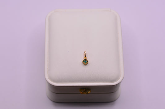 Dije Mini Trebol Verde / 0.48 Gr / 1.5 Cm / Oro amarillo 18k