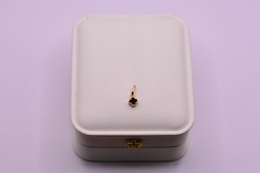 Dije Mini Trebol Negro / 0.50 Gr / 1.5 Cm / Oro amarillo 18k