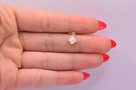 Dije Trebol Blanco / 0.76 Gr / 1.5 Cm / Oro amarillo 18k