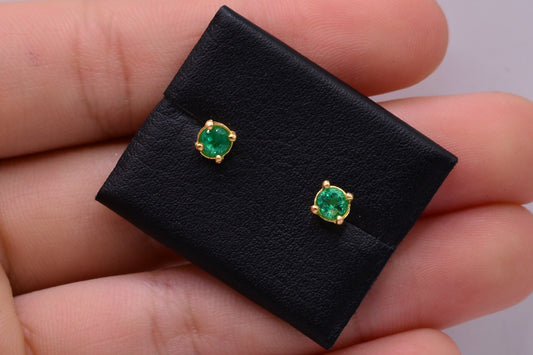 Topos Esmeraldas / 0,78 Gr / 4,3 mm / Oro amarillo 18k