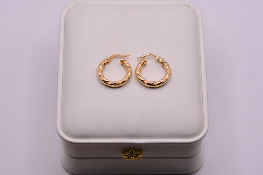 Candonga semi diamantada / 1,66 Gr / 1,8 Cm / Oro amarillo 18k