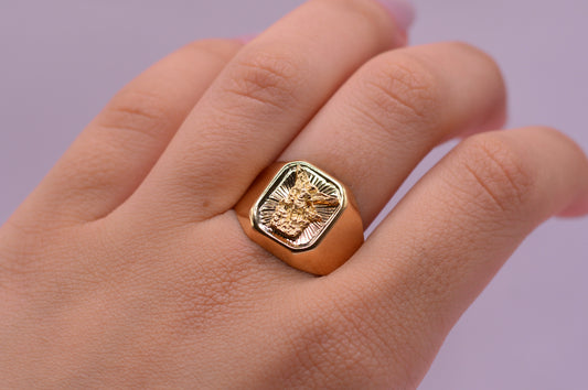 Anillo Troquelado San Miguel Arcangel / 4.04 Gr / Talla 10 1/2 / Oro amarillo 18k