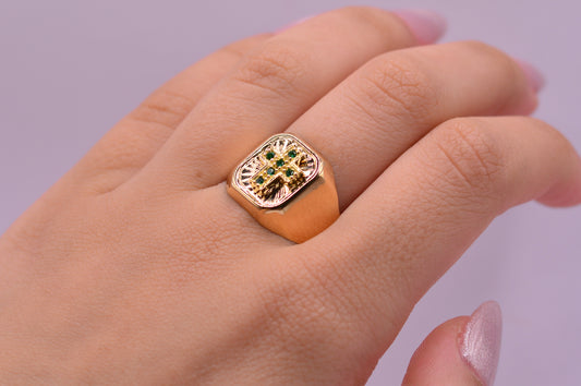 Anillo Troquelado cruz circones verdes / 4.35 Gr / Talla 11 / Oro amarillo 18k
