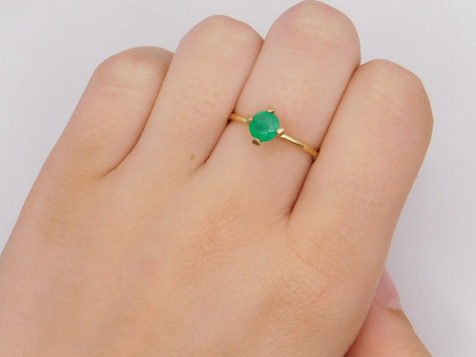 Anillo esmeralda / 2,00 Gr / Talla 8 / Oro amarillo 18k